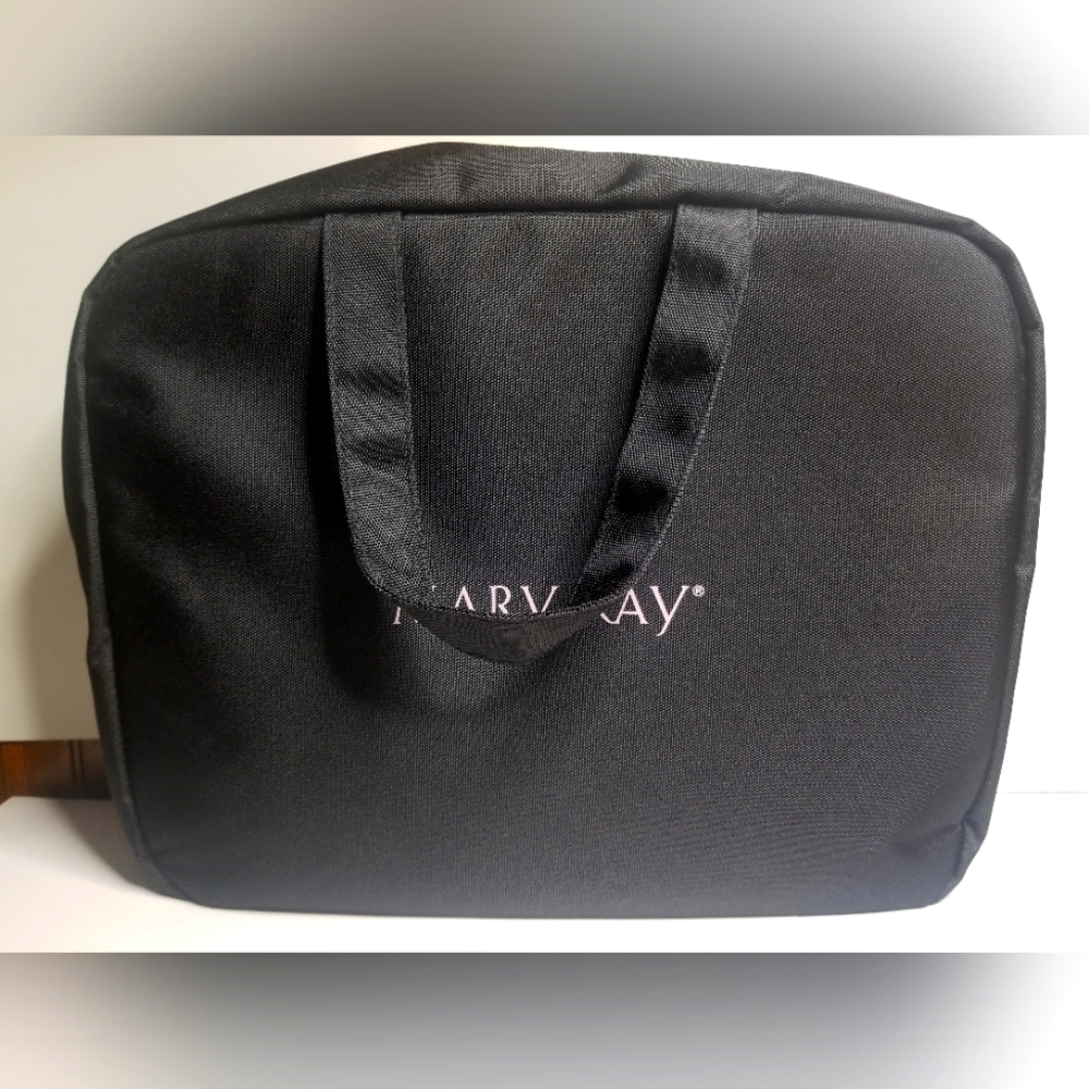 NWOT Mary Kay Black Travel Cosmetic Organizer